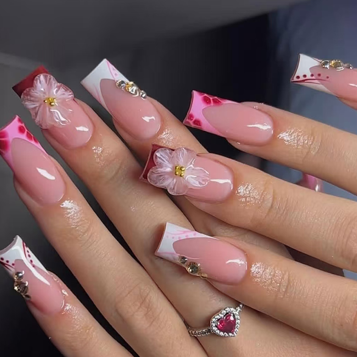 24 szt. Kwadratowe, naklejane  – Nail Art Gliter recenzja i cena
